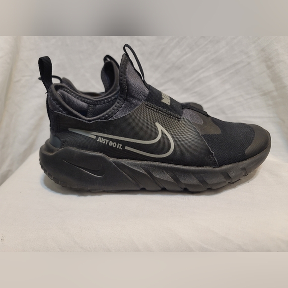 Nike Flex Runner 2 Slip on Running Shoes DJ6038-001 Youth 5Y Womens 6.5 Black - Picture 5 of 9